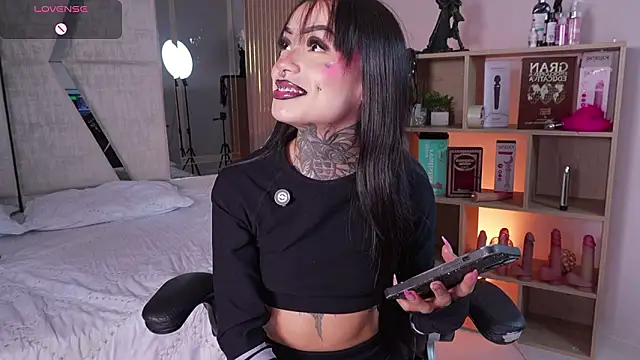 CleeoAdams  online show from 11, 2, 2026