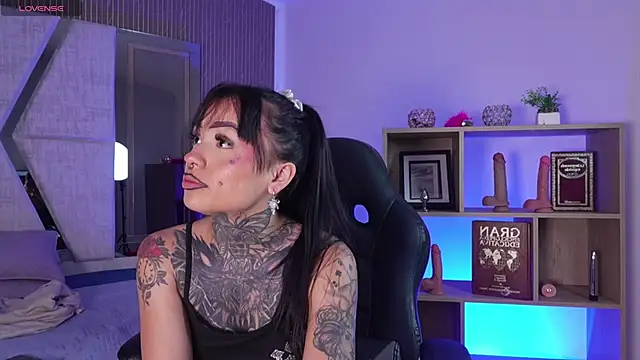 CleeoAdams  online show from 14, 4, 2026