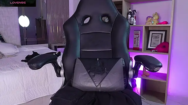 CleeoAdams  online show from 21, 3, 2026