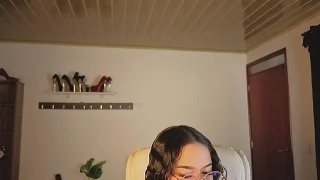 Renaxi Smith online show from 3, 12, 2025