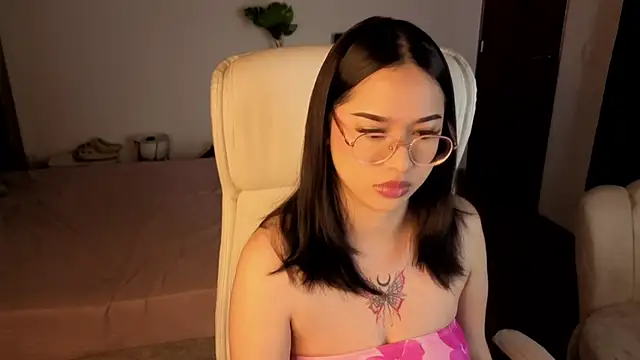 Renaxi Smith online show from 17, 10, 2025