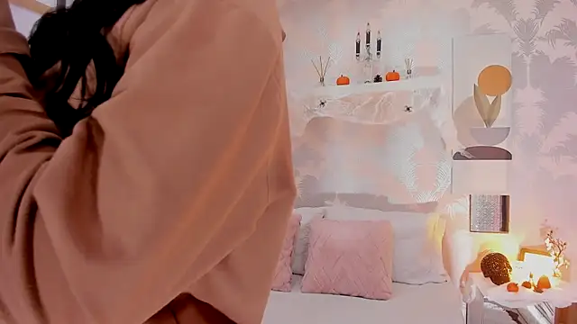 Snapshot of CharlotteGraay chatting on 27, 10, 2025 CharlotteGraay online show from 27, 10, 2025