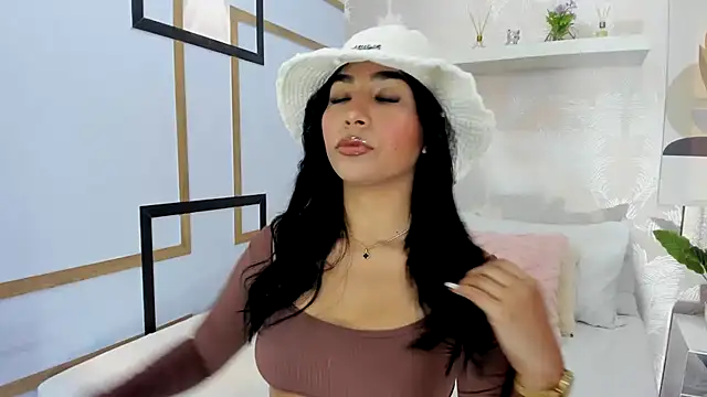 Snapshot of CharlotteGraay chatting on 21, 10, 2025 CharlotteGraay online show from 21, 10, 2025