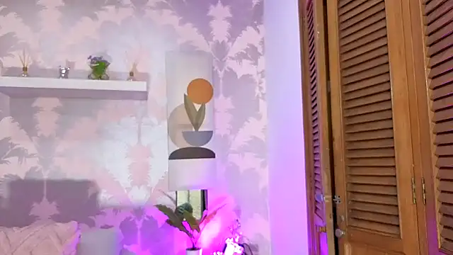 Snapshot of CharlotteGraay chatting on 7, 11, 2025 CharlotteGraay online show from 7, 11, 2025