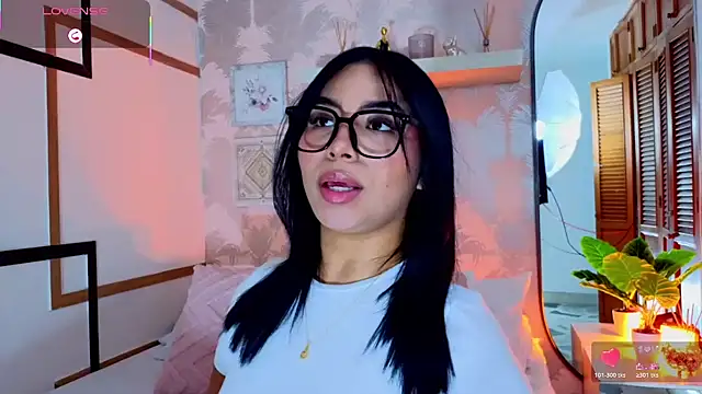 Snapshot of CharlotteGraay chatting on 8, 7, 2026 CharlotteGraay online show from 8, 7, 2026