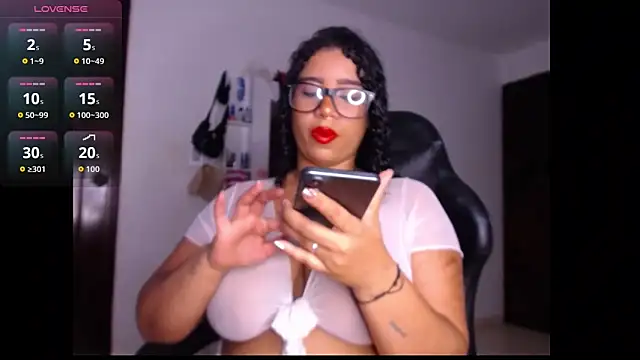 Snapshot of leslycarsson chatting on 19, 11, 2025 leslycarsson online show from 19, 11, 2025