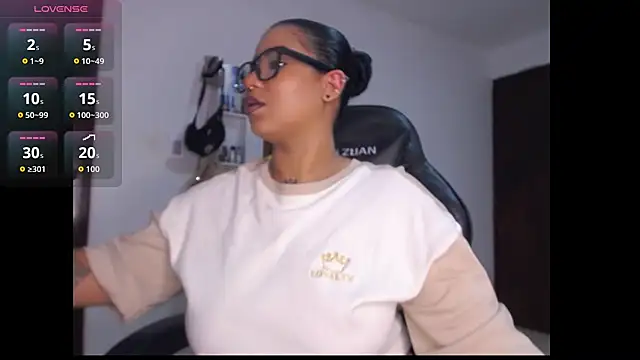 Snapshot of leslycarsson chatting on 18, 10, 2025 leslycarsson online show from 18, 10, 2025