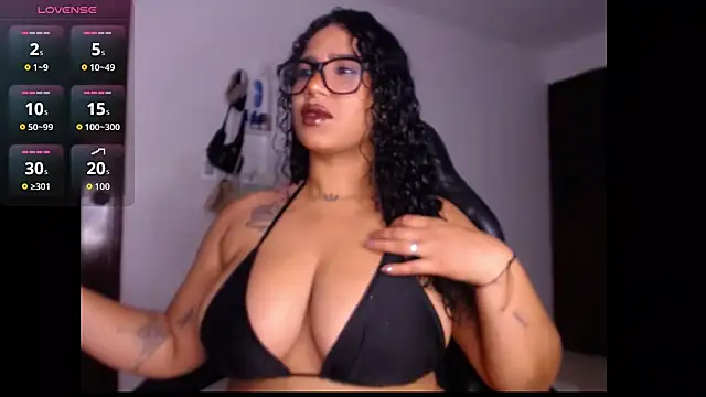 Snapshot of leslycarsson chatting on 21, 11, 2025 leslycarsson online show from 21, 11, 2025