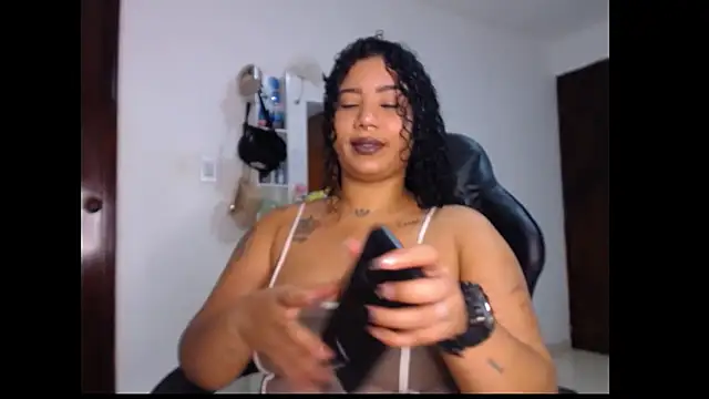 Snapshot of leslycarsson chatting on 10, 9, 2025 leslycarsson online show from 10, 9, 2025