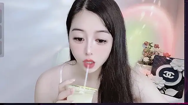 Snapshot of LiLiLily chatting on 29, 9, 2025 LiLiLily online show from 29, 9, 2025