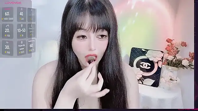 Snapshot of LiLiLily chatting on 22, 9, 2025 LiLiLily online show from 22, 9, 2025