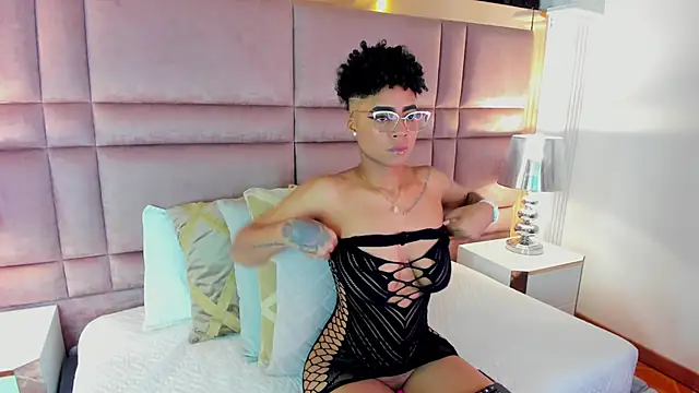 LuciaWallace online show from 23, 9, 2025