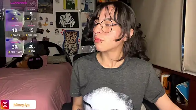 B0nnie H0ney online show from 13, 3, 2026