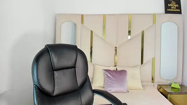 Salmaportman69 online show from 7, 2, 2026