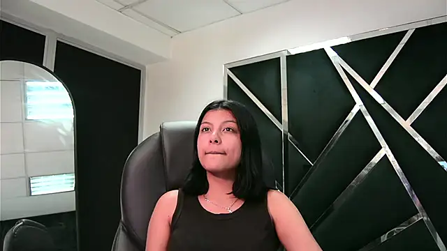 Salmaportman69 online show from 3, 11, 2025