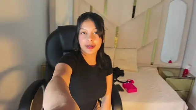 Salmaportman69 online show from 12, 3, 2026