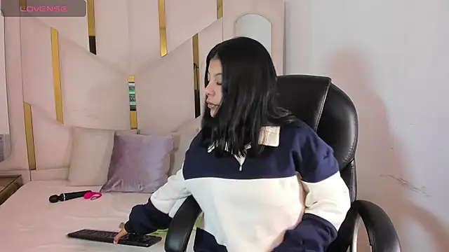 Salmaportman69 online show from 14, 2, 2026