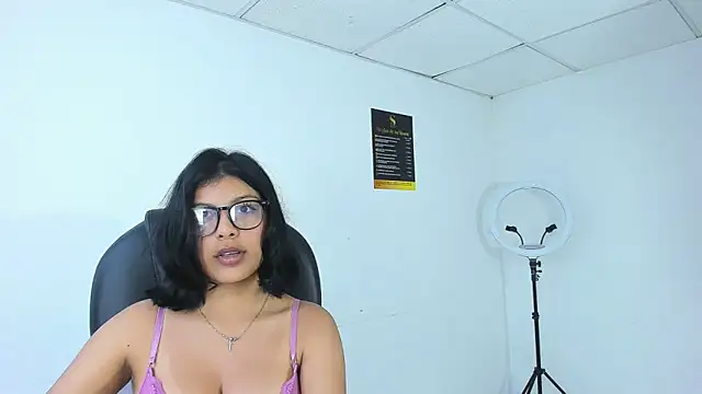 Salmaportman69 online show from 17, 10, 2025