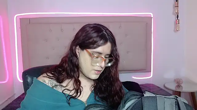 Snapshot of kathepickmanx chatting on 4, 10, 2025 kathepickmanx online show from 4, 10, 2025