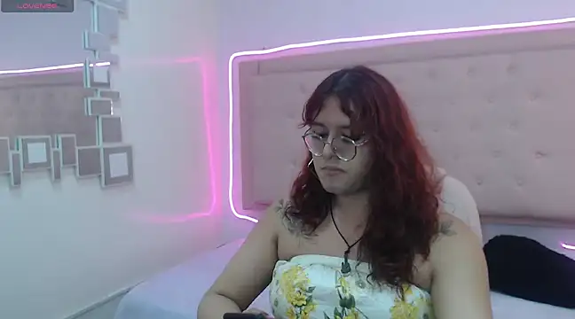 Snapshot of kathepickmanx chatting on 4, 3, 2025 kathepickmanx online show from 4, 3, 2025