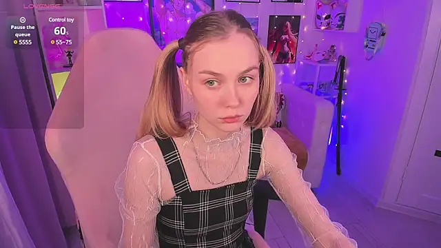 Molly Pink  online show from 16, 1, 2025