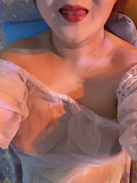 Snapshot of Hey-Cute chatting on 18, 10, 2025 Hey-Cute online show from 18, 10, 2025