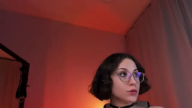 Eva Moss  online show from 28, 2, 2025