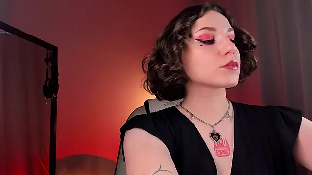 Eva Moss  online show from 18, 3, 2025