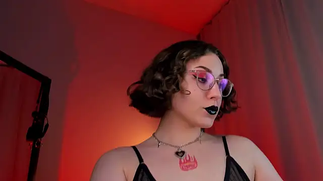 Eva Moss  online show from 5, 3, 2025