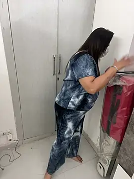 Miss-Jasmine online show from 4, 3, 2025