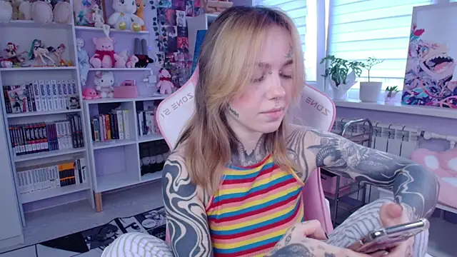 Snapshot of Catharsisi chatting on 17, 10, 2025 Catharsisi online show from 17, 10, 2025