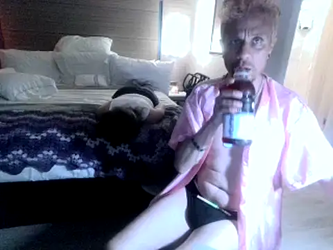 Snapshot of AQuickPhyx chatting on 4, 2, 2025 AQuickPhyx online show from 4, 2, 2025