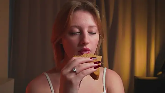 Snapshot of milasmiu chatting on 1, 12, 2025 milasmiu online show from 1, 12, 2025