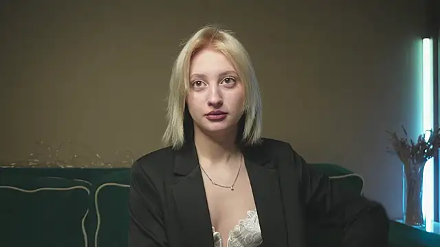 Snapshot of milasmiu chatting on 2, 3, 2025 milasmiu online show from 2, 3, 2025