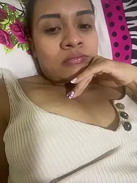 Yessica 832 online show from 3, 3, 2025