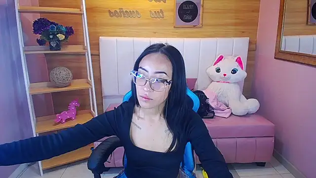 victoria ricci a online show from 10, 2, 2025
