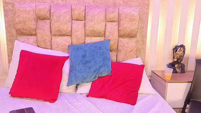 Snapshot of avis_lara chatting on 27, 11, 2025 avis lara online show from 27, 11, 2025