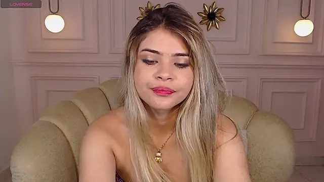 Snapshot of evelyn_leee1 chatting on 15, 1, 2025 evelyn leee1 online show from 15, 1, 2025