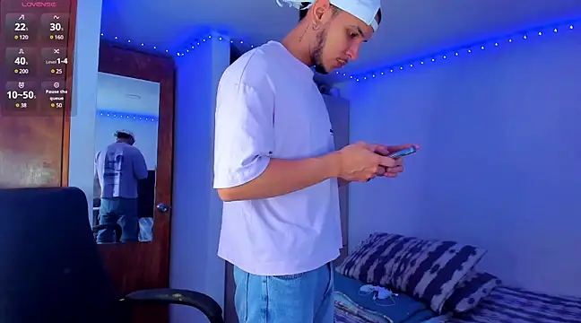 Snapshot of austinoficial chatting on 1, 3, 2025 austinoficial online show from 1, 3, 2025