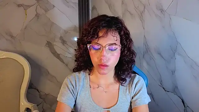 Snapshot of zoe_ch_ chatting on 4, 6, 2026 zoe ch online show from 4, 6, 2026