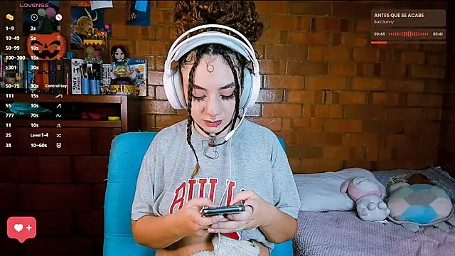 Snapshot of Annycolin_ chatting on 17, 10, 2025 Annycolin online show from 17, 10, 2025