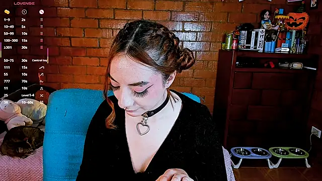 Annycolin  online show from 13, 2, 2026