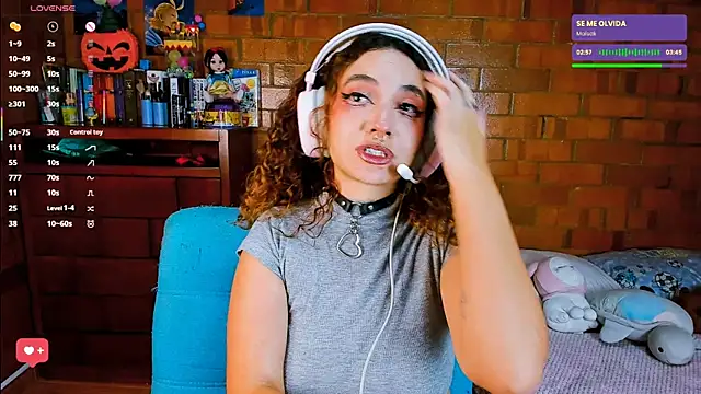 Snapshot of Annycolin_ chatting on 17, 10, 2025 Annycolin online show from 17, 10, 2025