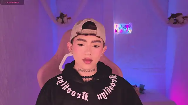 Snapshot of Evan_Hunter chatting on 10, 11, 2025 Evan Hunter online show from 10, 11, 2025