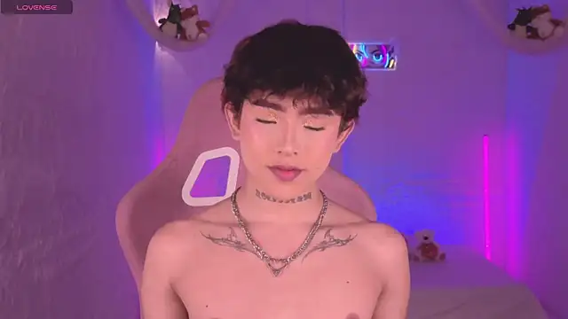 Snapshot of Evan_Hunter chatting on 5, 11, 2025 Evan Hunter online show from 5, 11, 2025