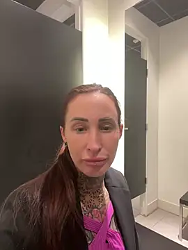 Black sweet Rose online show from 19, 2, 2025