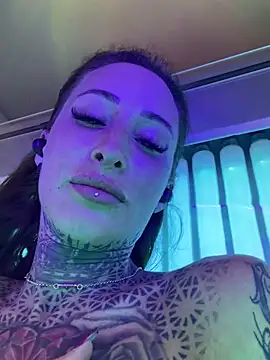 Black sweet Rose online show from 20, 1, 2025