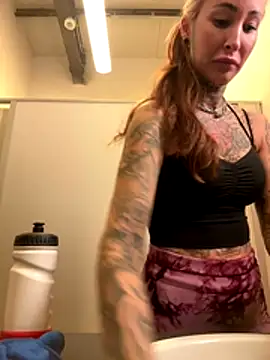 Black sweet Rose online show from 22, 12, 2025