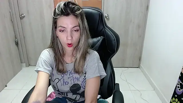 Princezzlove3 online show from 9, 2, 2025