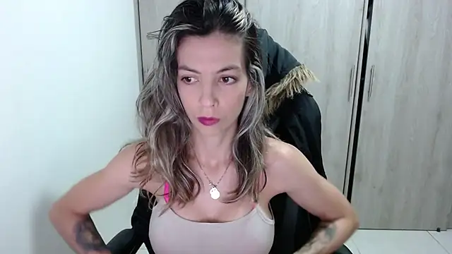Princezzlove3 online show from 17, 2, 2025